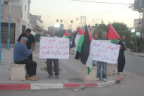  بالصور: وقفة تضامنية مع الأسرى قرب مسجد دهمش في اللد 